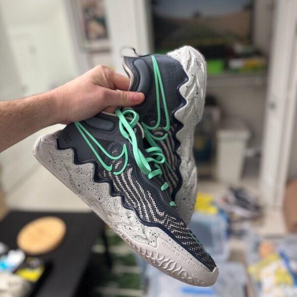 Nike Air Zoom GT Run in Navy/Mint size 12